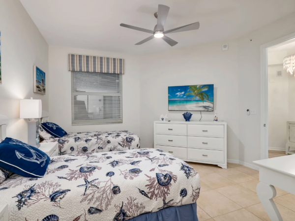 Spacious 3-Bedroom Condo in Naples - Renovated Resort-Style Amenities